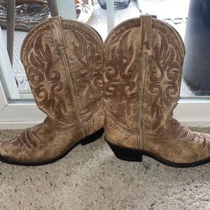 Laredo cowgirl boots
